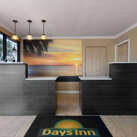 Days Inn By Wyndham St. Petersburg Central Dış mekan fotoğraf