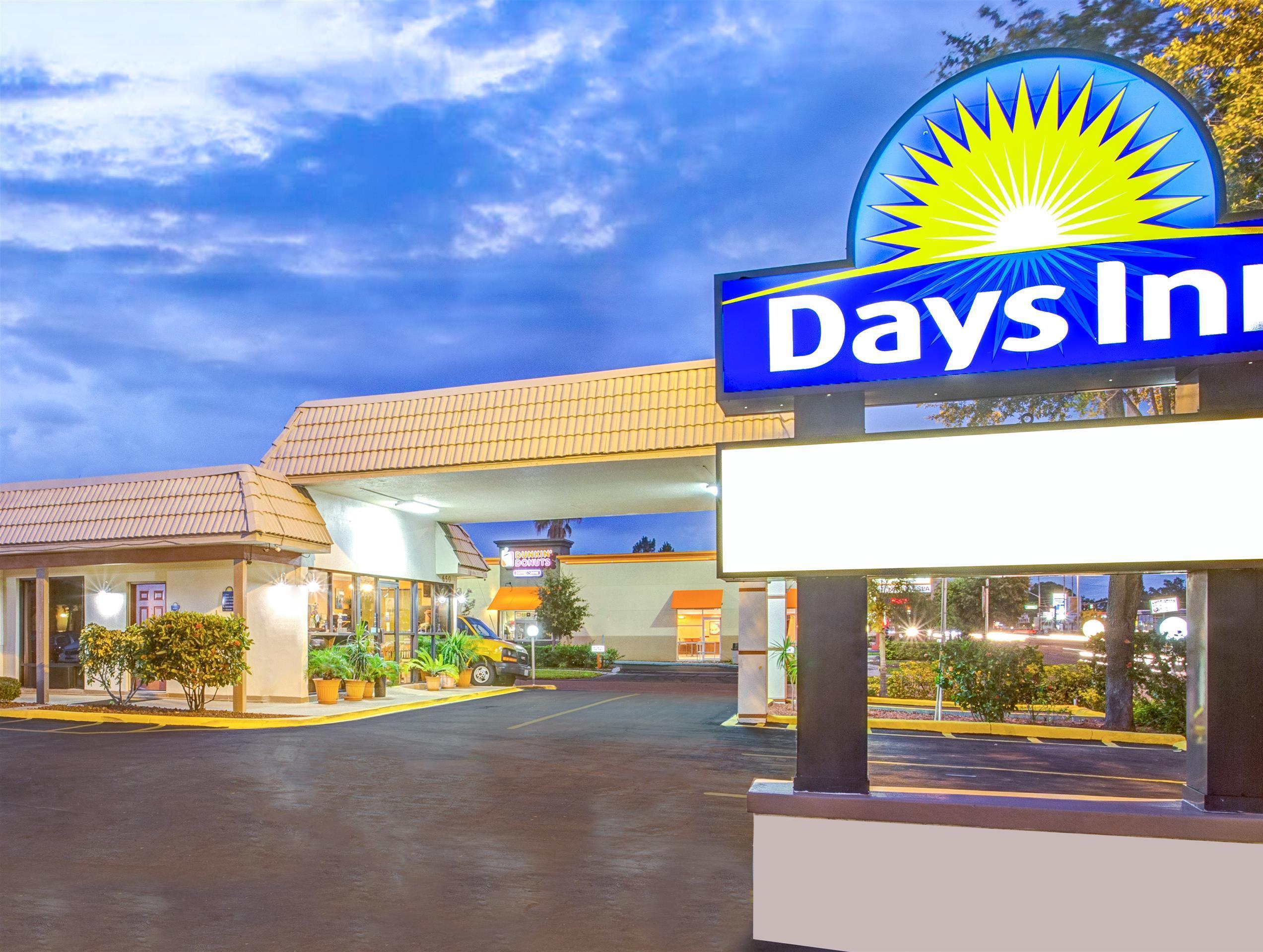 Days Inn By Wyndham St. Petersburg Central Dış mekan fotoğraf