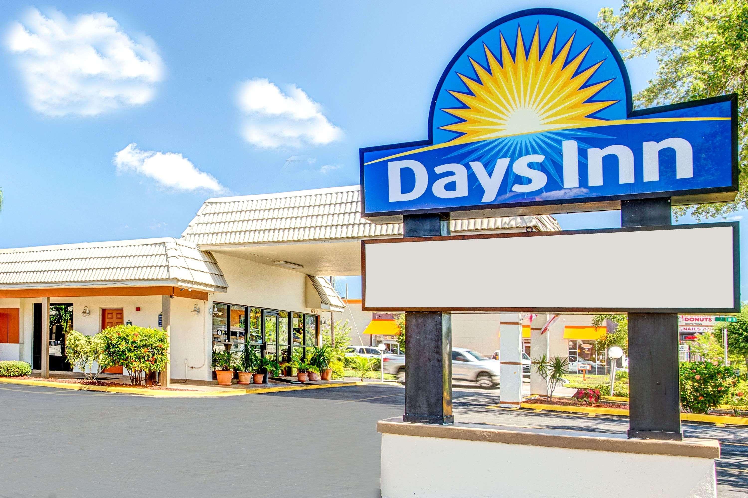 Days Inn By Wyndham St. Petersburg Central Dış mekan fotoğraf