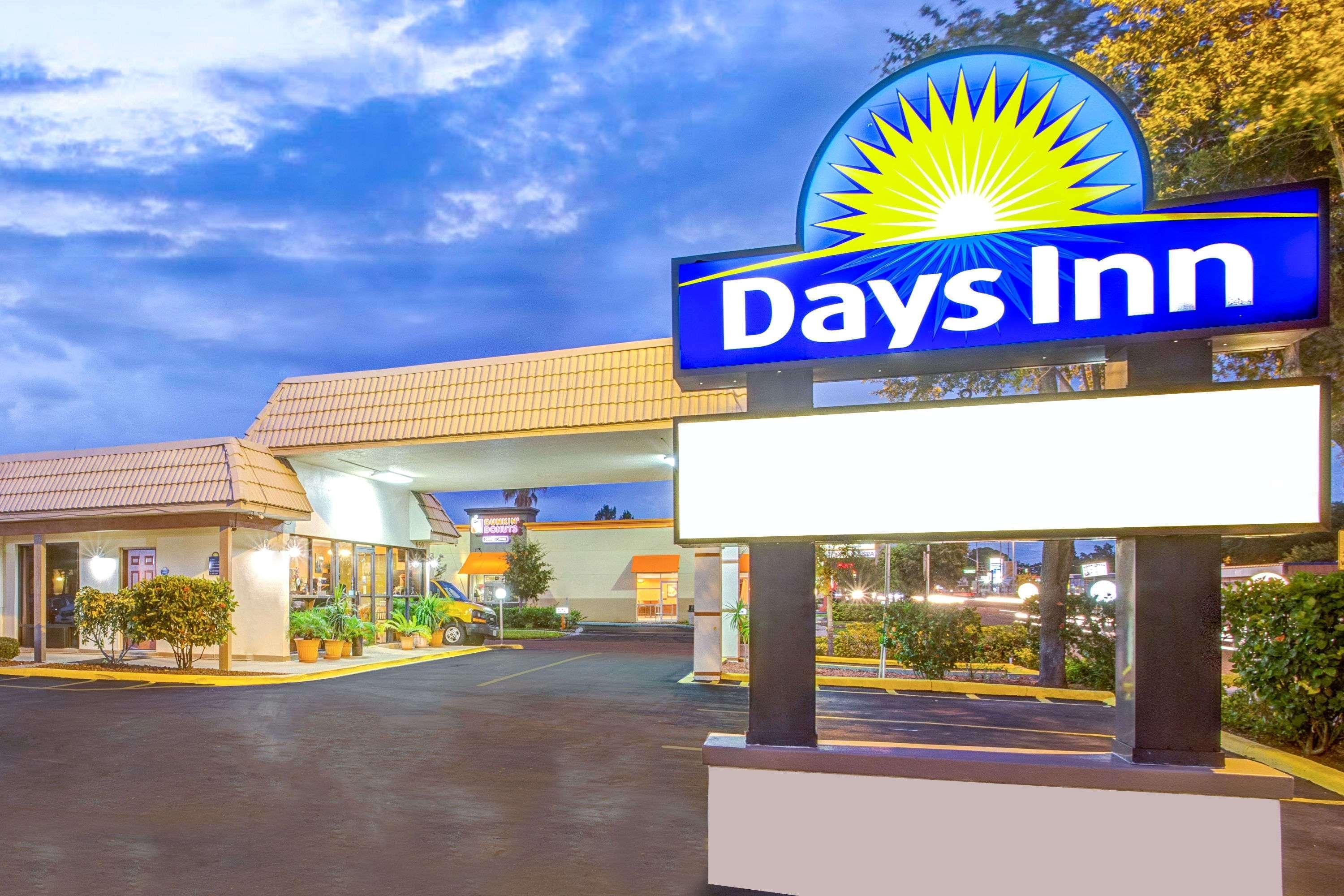 Days Inn By Wyndham St. Petersburg Central Dış mekan fotoğraf
