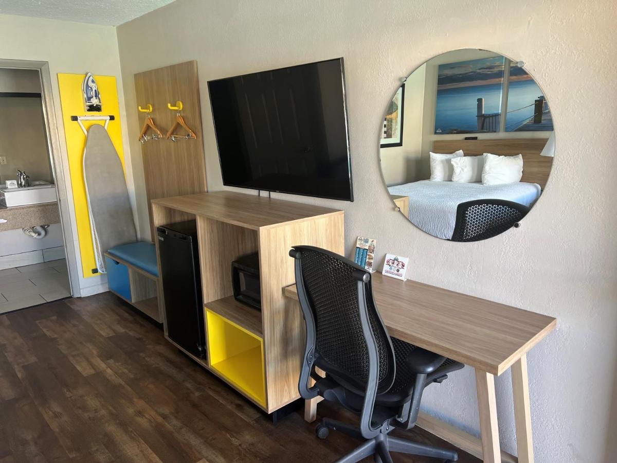 Days Inn By Wyndham St. Petersburg Central Dış mekan fotoğraf