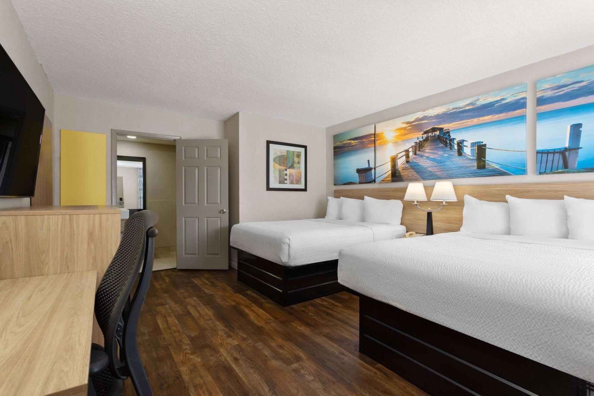 Days Inn By Wyndham St. Petersburg Central Dış mekan fotoğraf