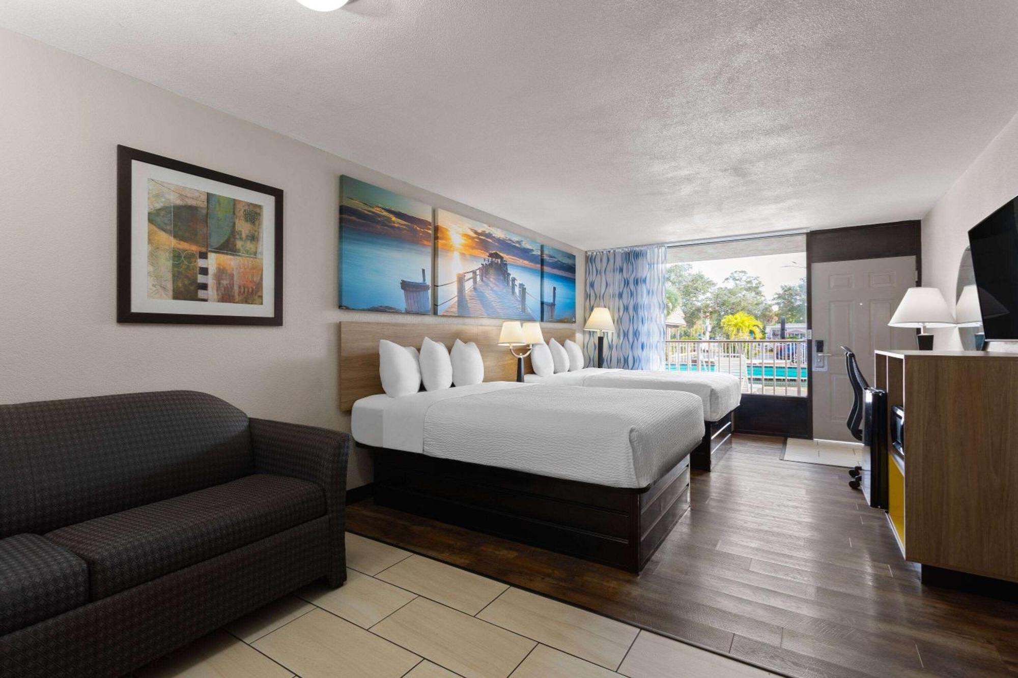 Days Inn By Wyndham St. Petersburg Central Dış mekan fotoğraf