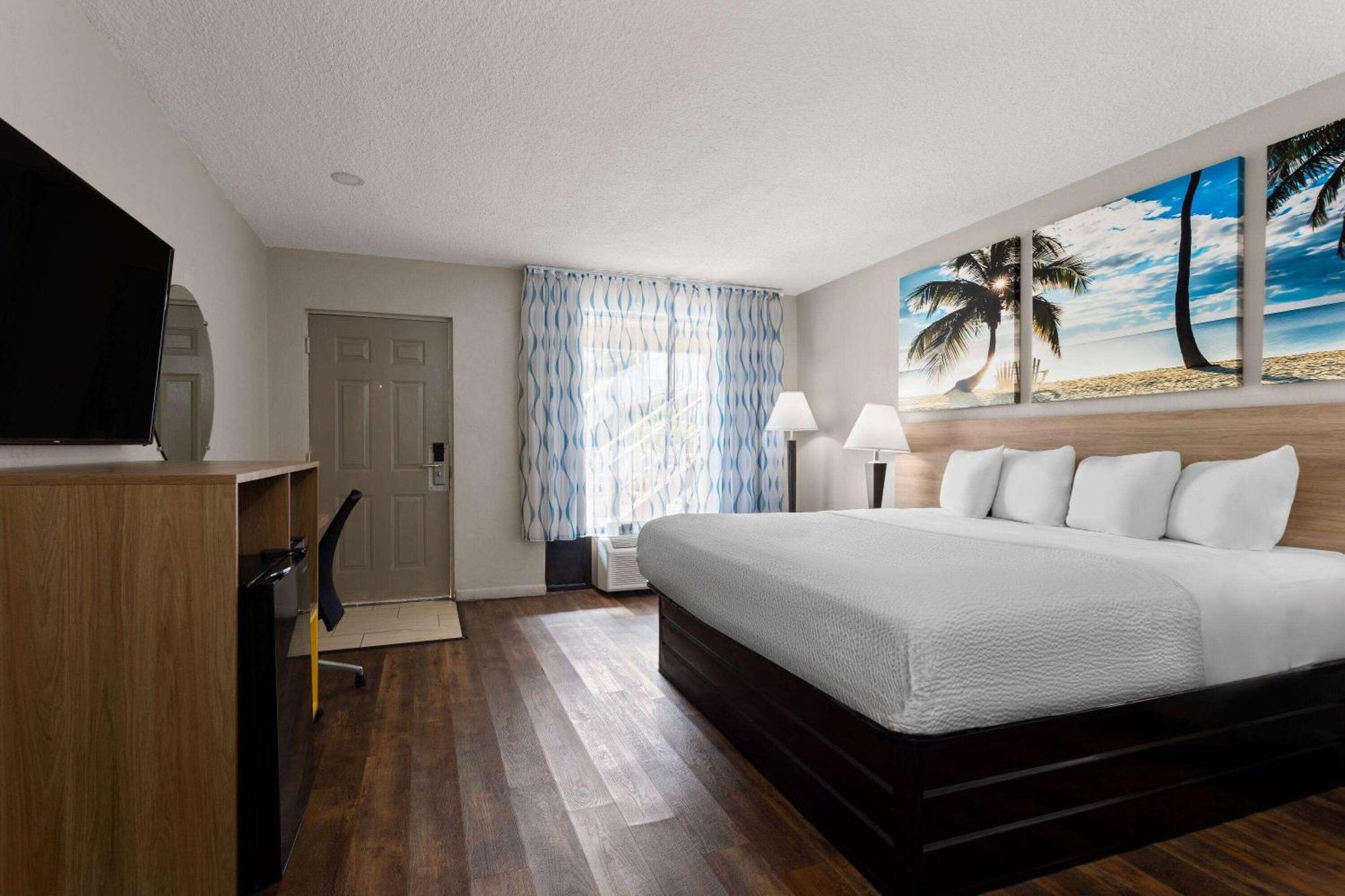 Days Inn By Wyndham St. Petersburg Central Dış mekan fotoğraf